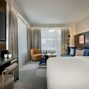 Neues Schloss Privat Zurich, Autograph Collection ***** Zürich