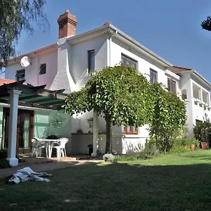 applegarth-bed-and-breakfast-and-self-catering-studios.hotels-capetown.com/